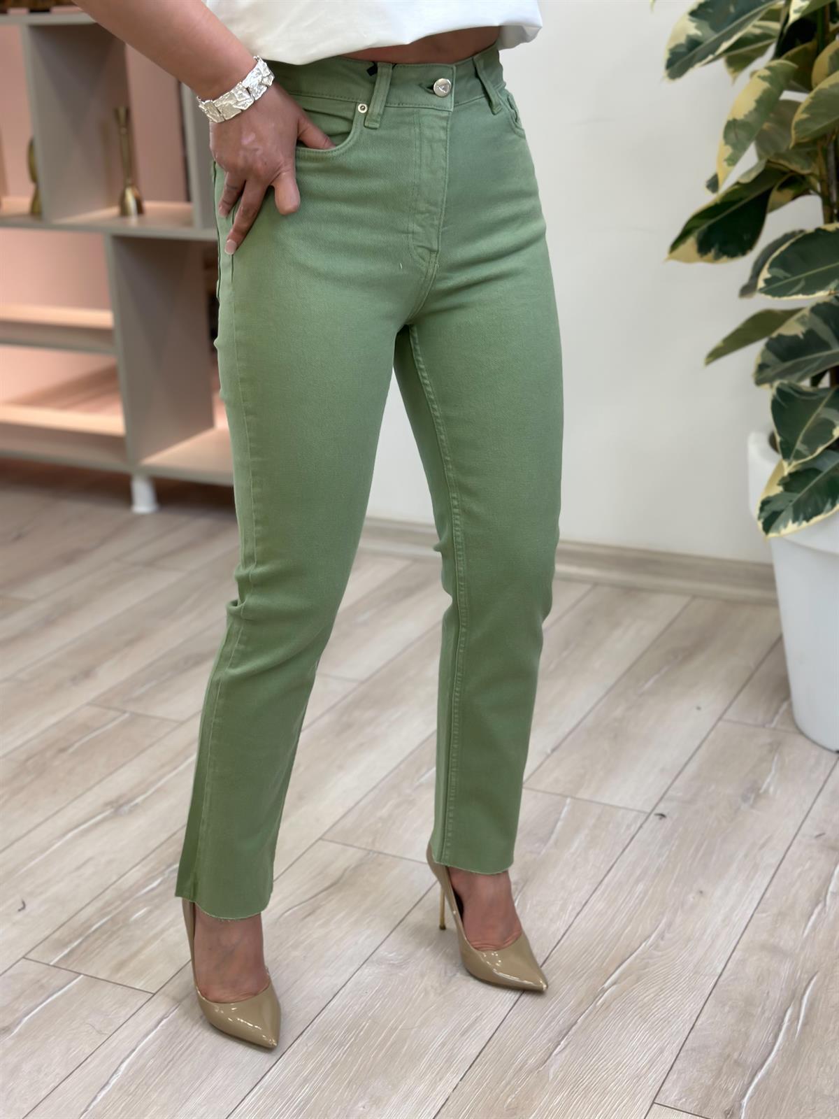 Yüksek Bel Likralı Toparlayıcı Paçası Kesik Fit Mom Jean ÇAĞLA YEŞİLİ