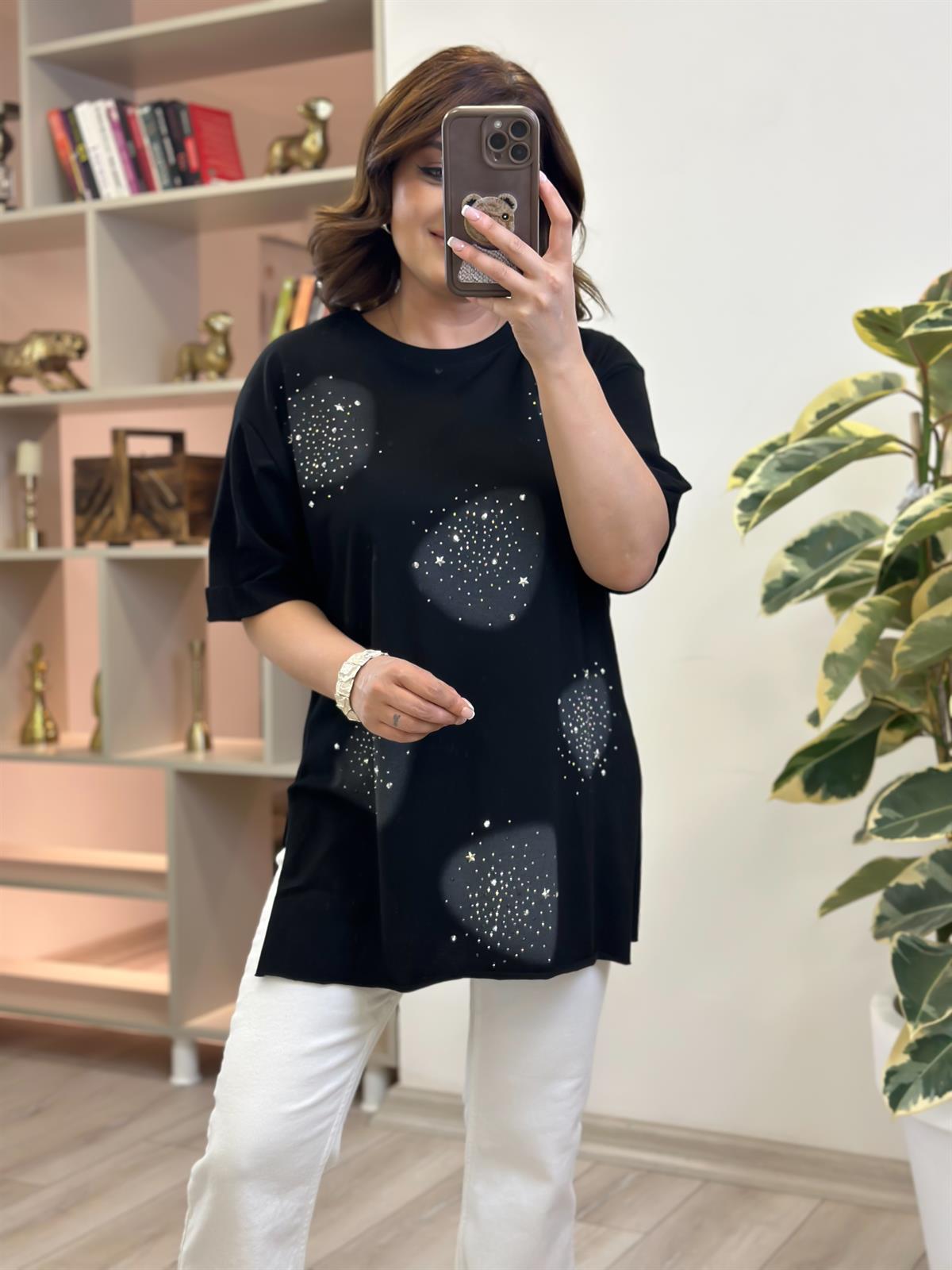 Yuvarlak Taşlı Yanları Yırtmaçlı Tshirt SİYAH
