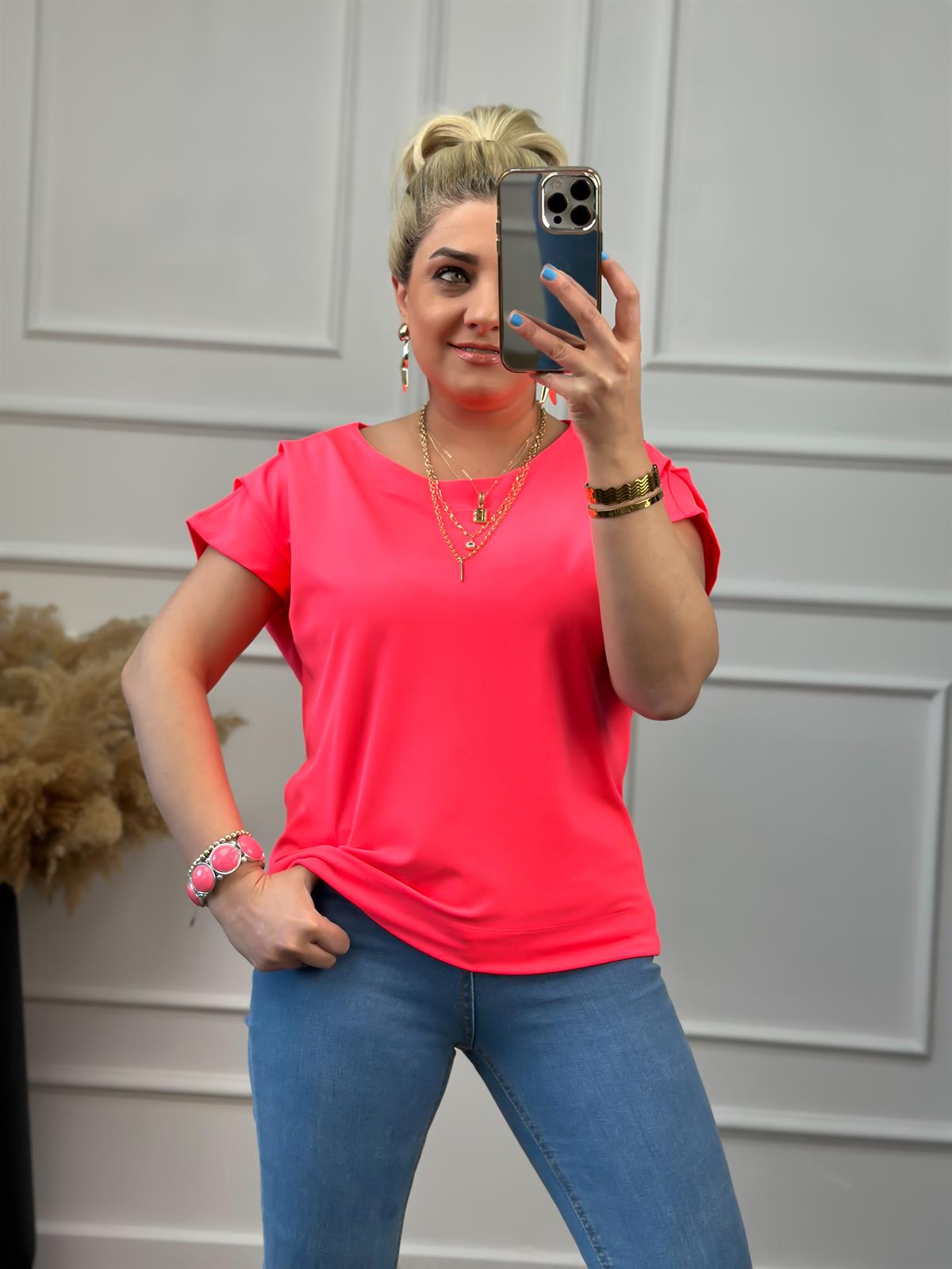 Yuvarlak Yaka Omuzu Drapeli Bluz NEON PEMBE