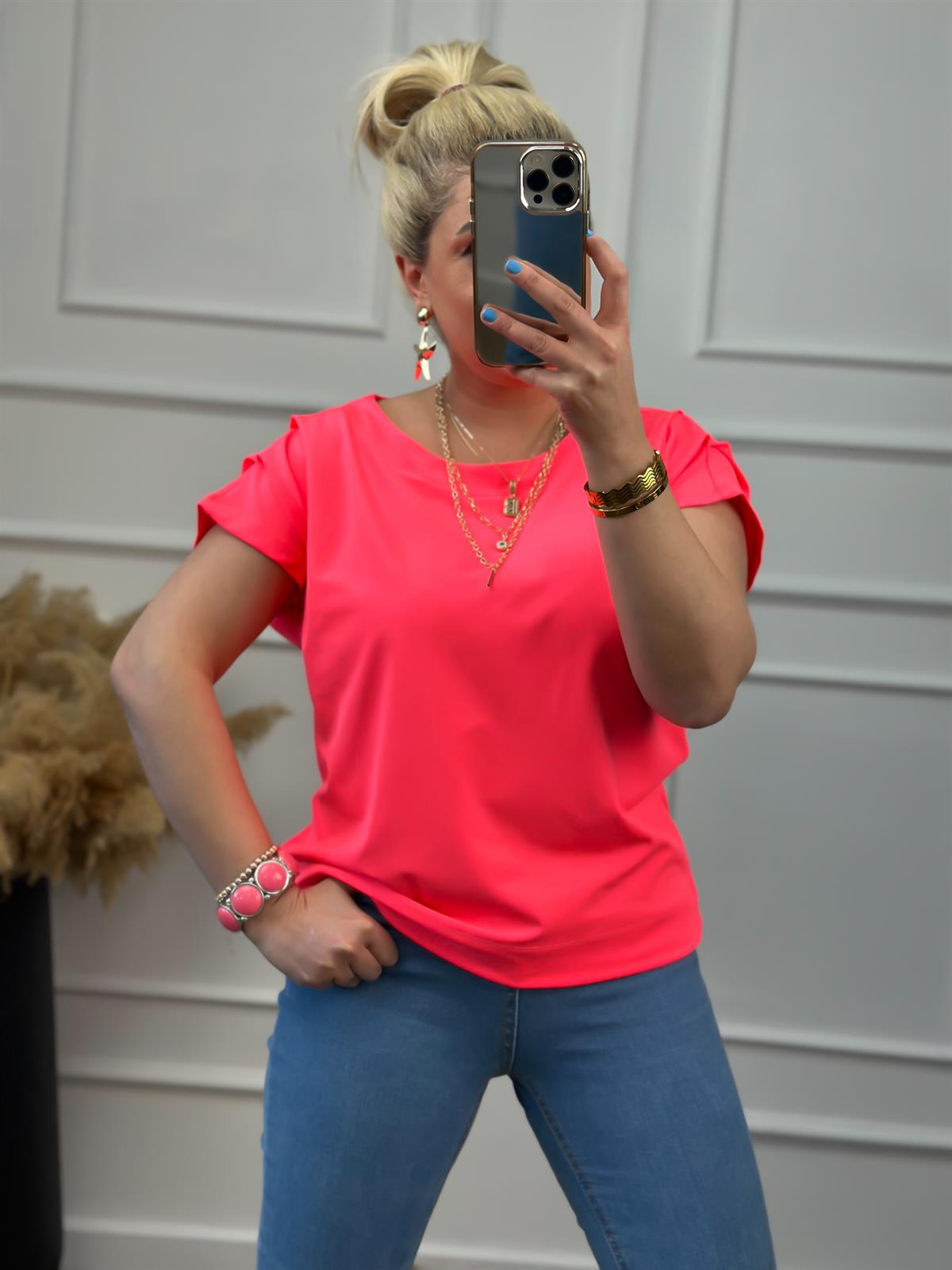 Yuvarlak Yaka Omuzu Drapeli Bluz NEON PEMBE