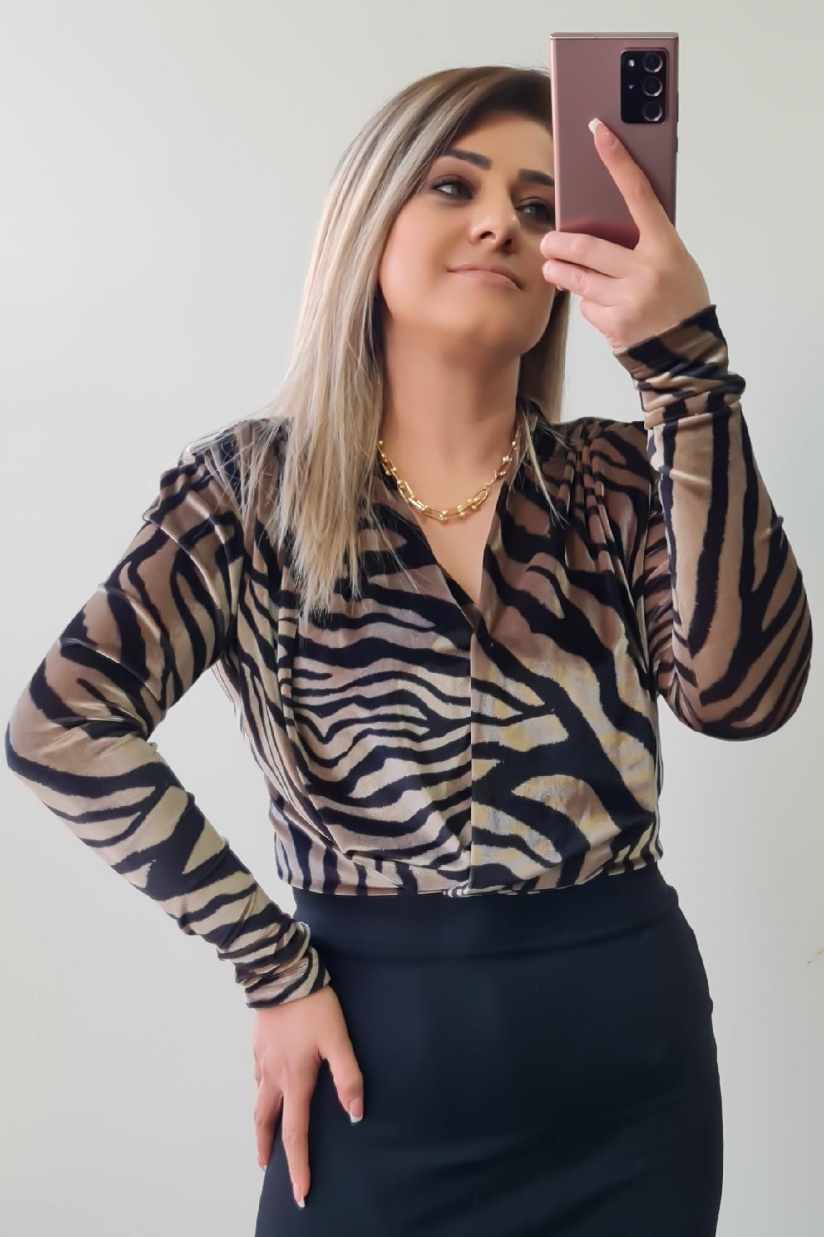 Zebra Desen Vatkalı Zıbınlı Bluz BEJ