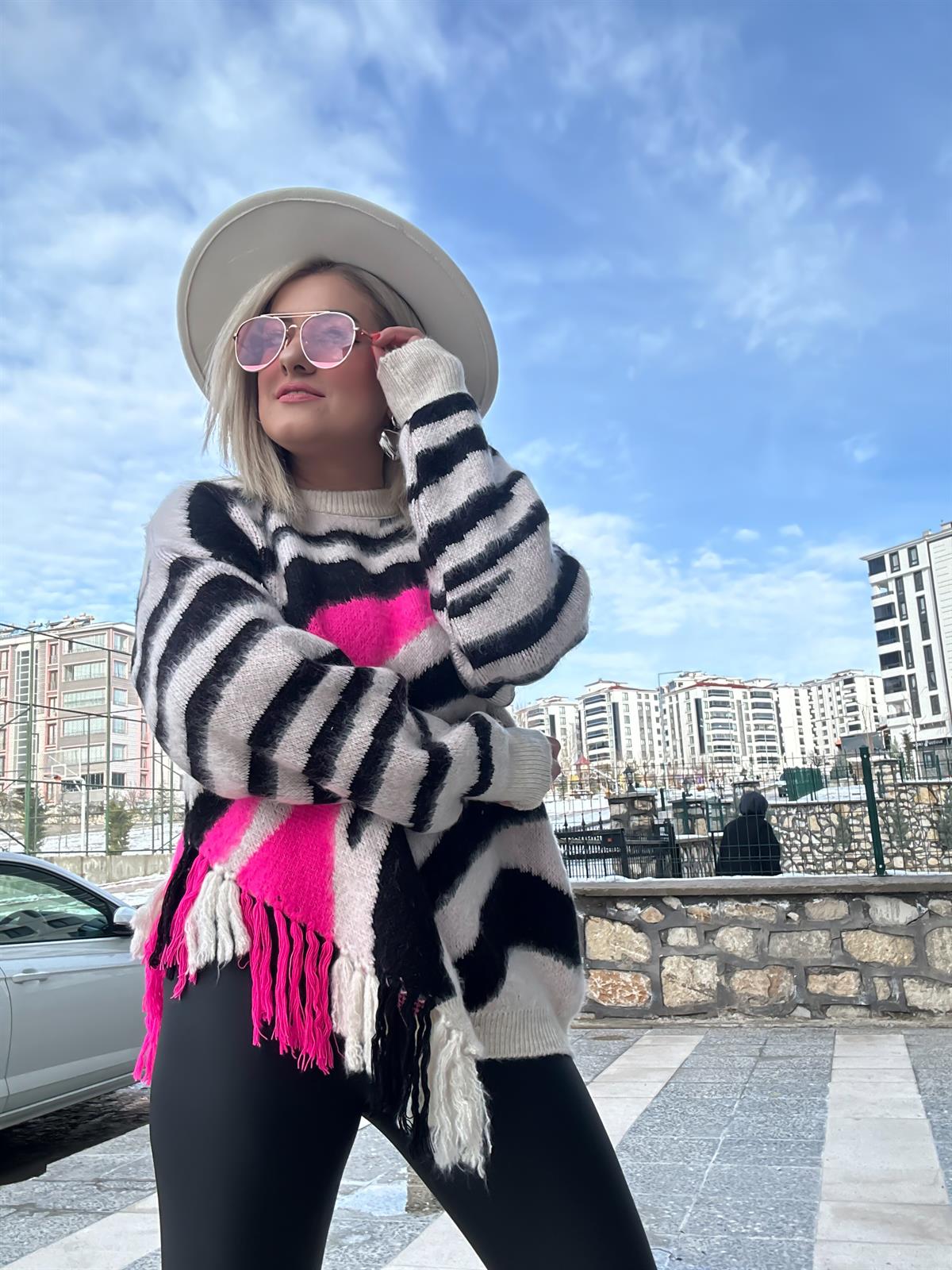 Zebra Desenli Püskülü Kazak Vizon Neon Pembe