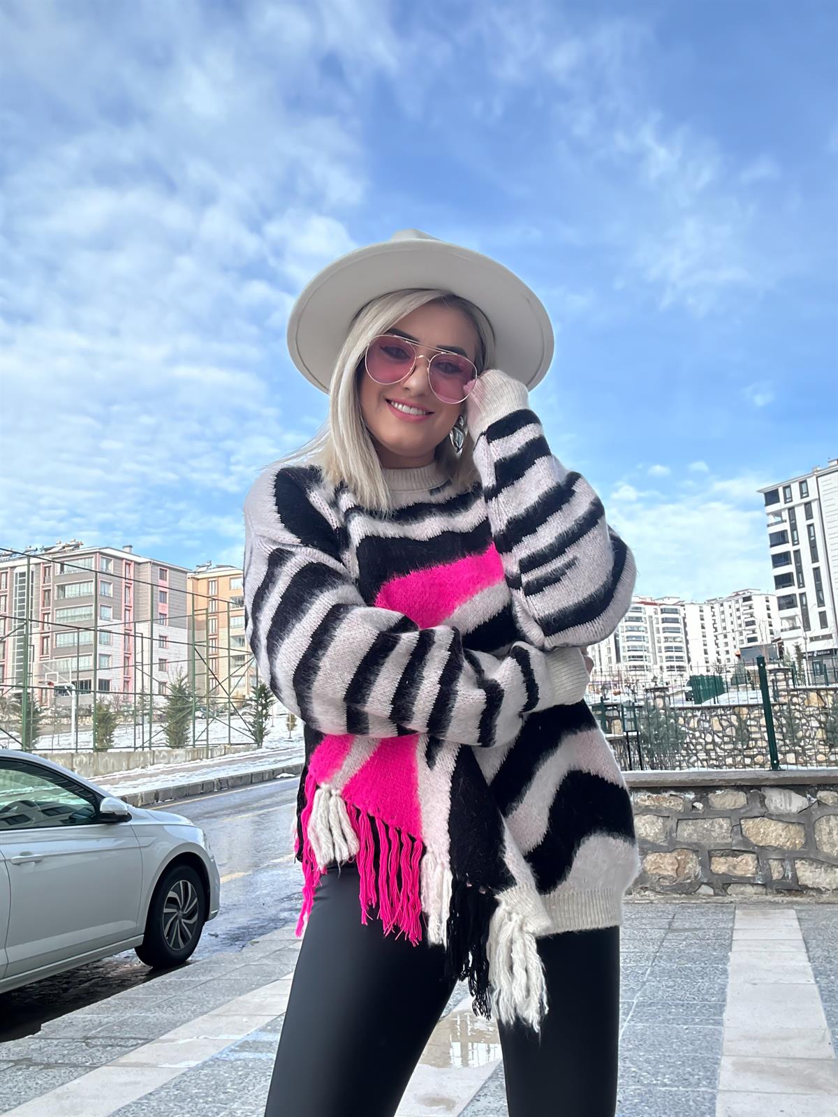 Zebra Desenli Püskülü Kazak Vizon Neon Pembe