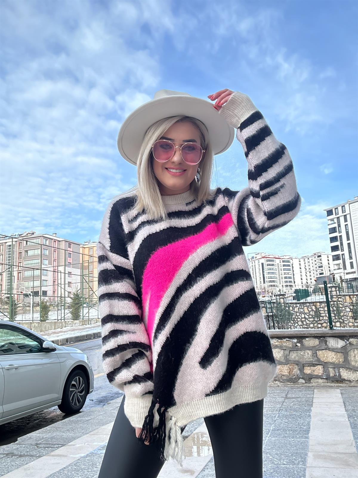 Zebra Desenli Püskülü Kazak Vizon Neon Pembe