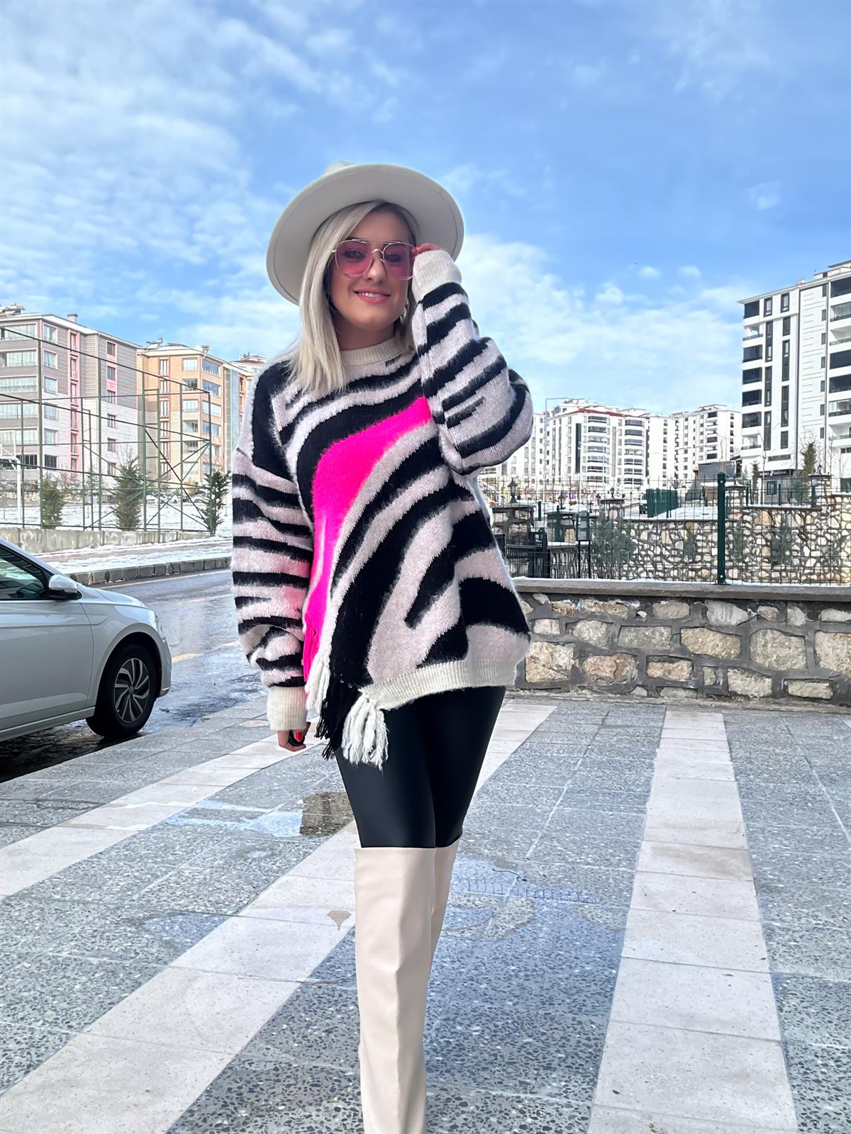 Zebra Desenli Püskülü Kazak Vizon Neon Pembe