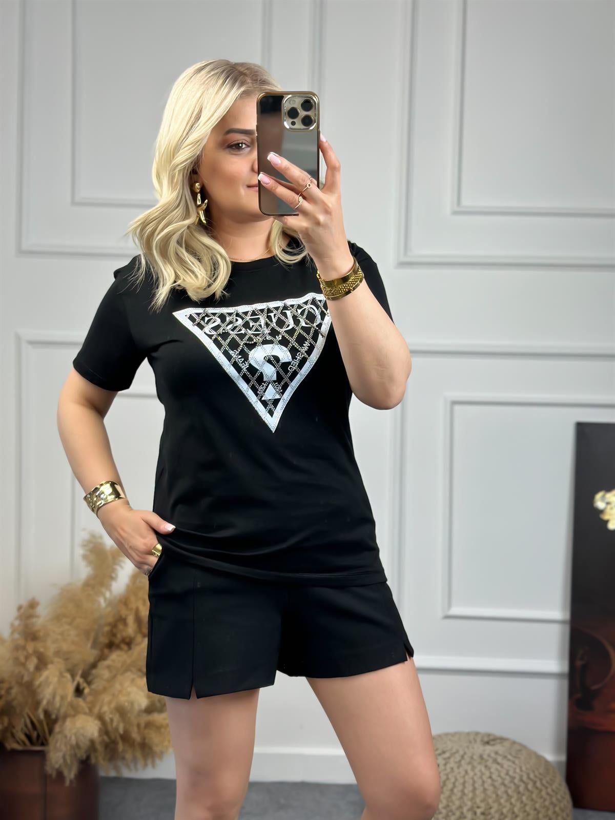 Zincirli Yazı Baskılı Tshirt SİYAH