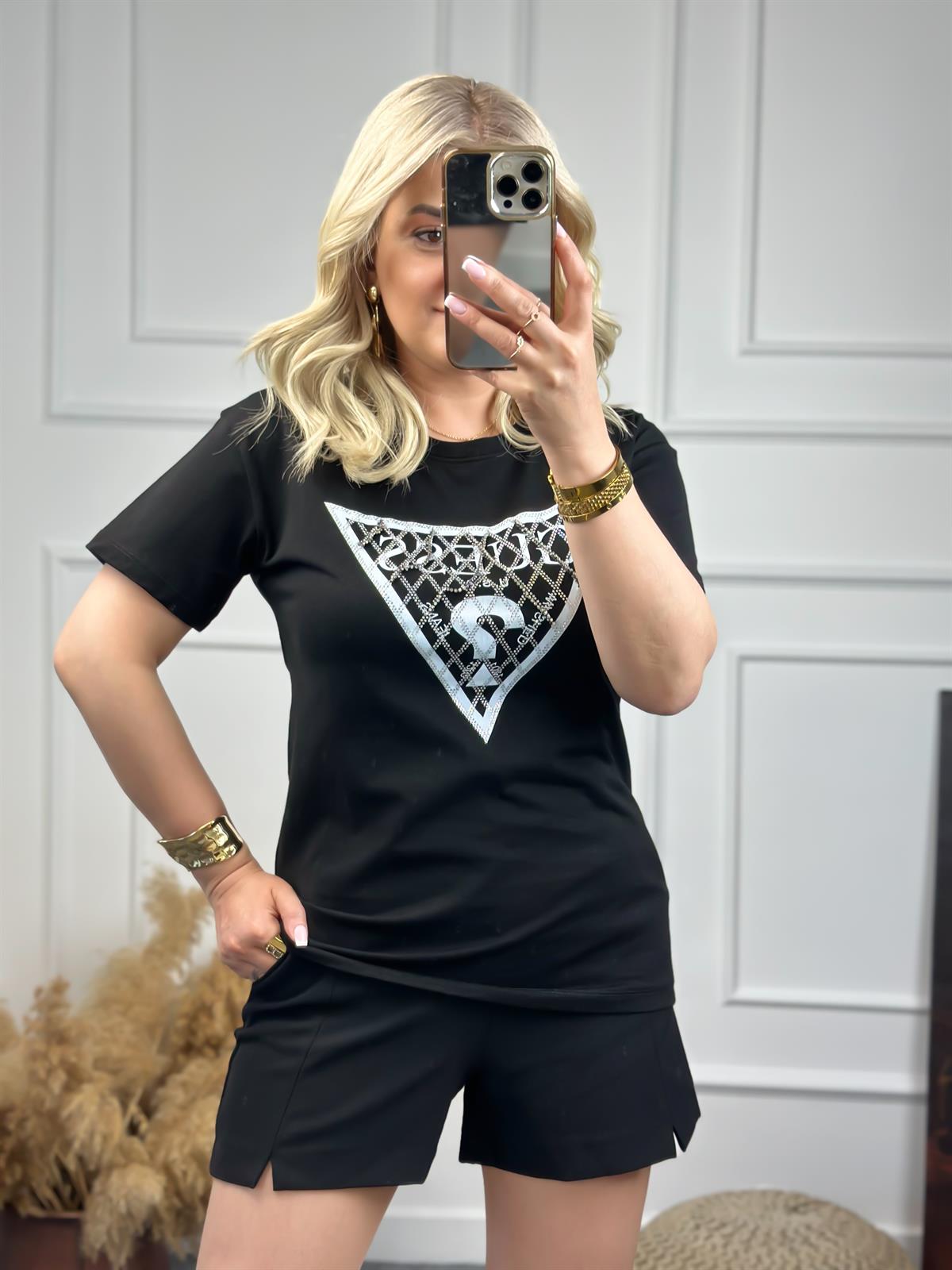 Zincirli Yazı Baskılı Tshirt SİYAH