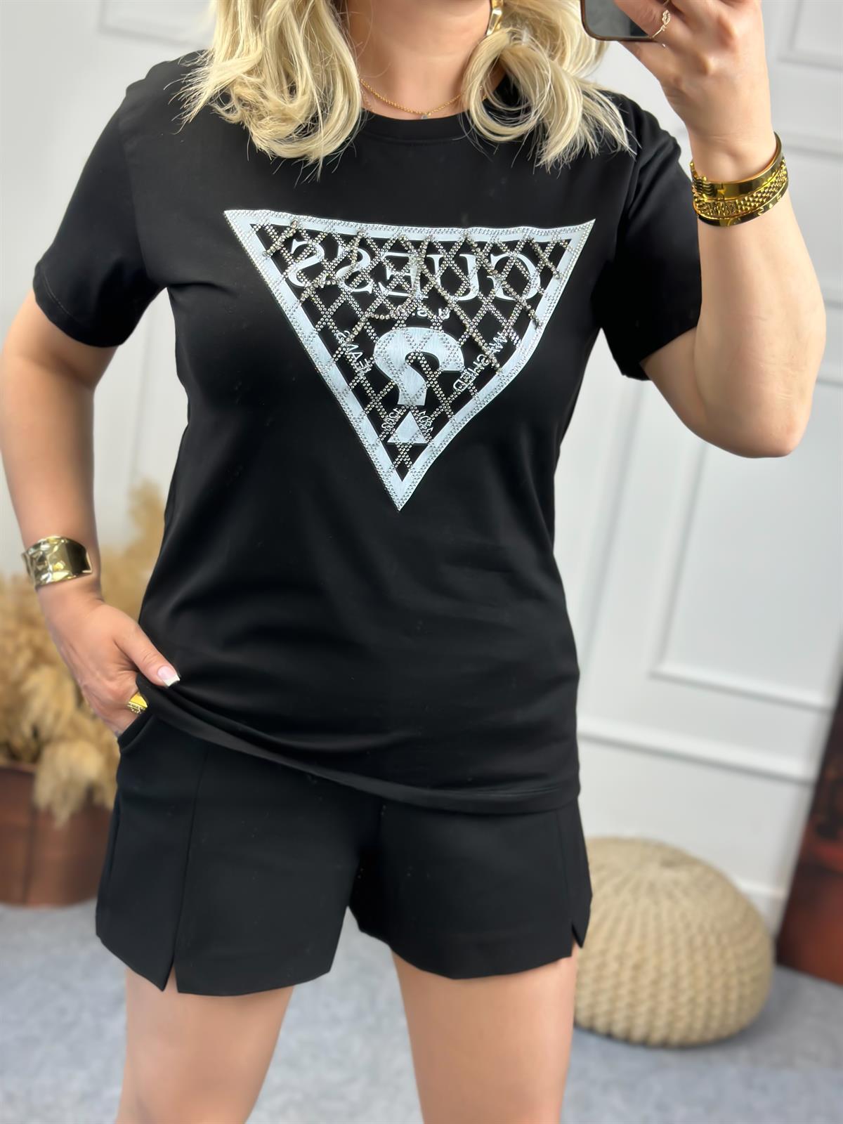 Zincirli Yazı Baskılı Tshirt SİYAH