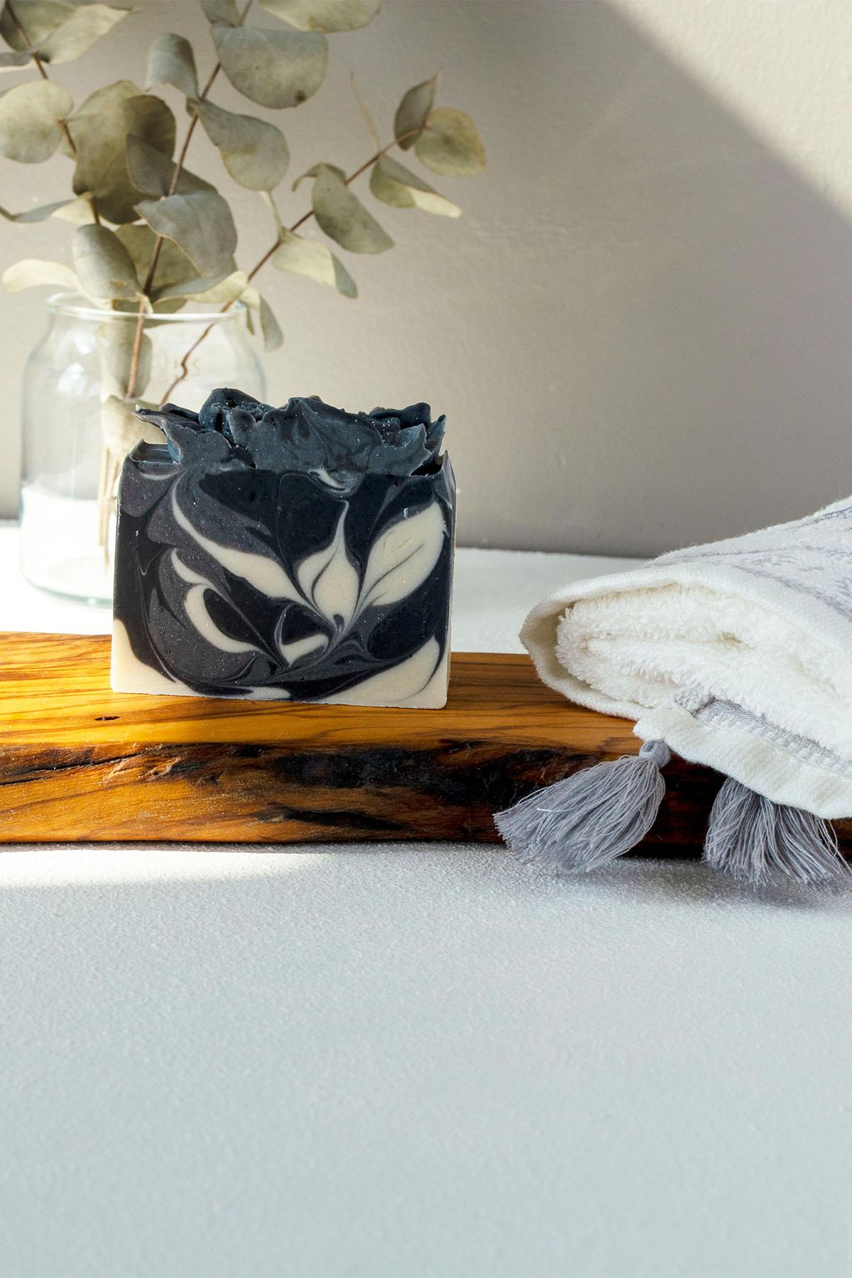 Aktif Karbonlu Sabun