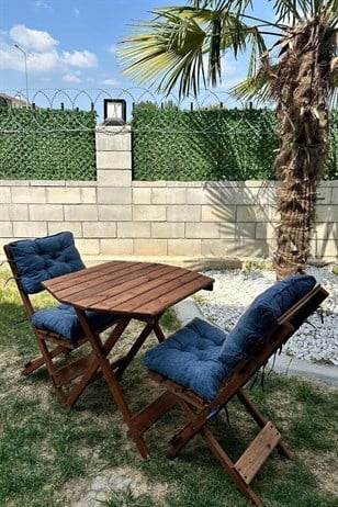 Reyo Premium 3'lü Ahşap Balkon Bahçe Seti – Minderli Katlanır Bistro Masa Sandalye Ceviz/Lacivert