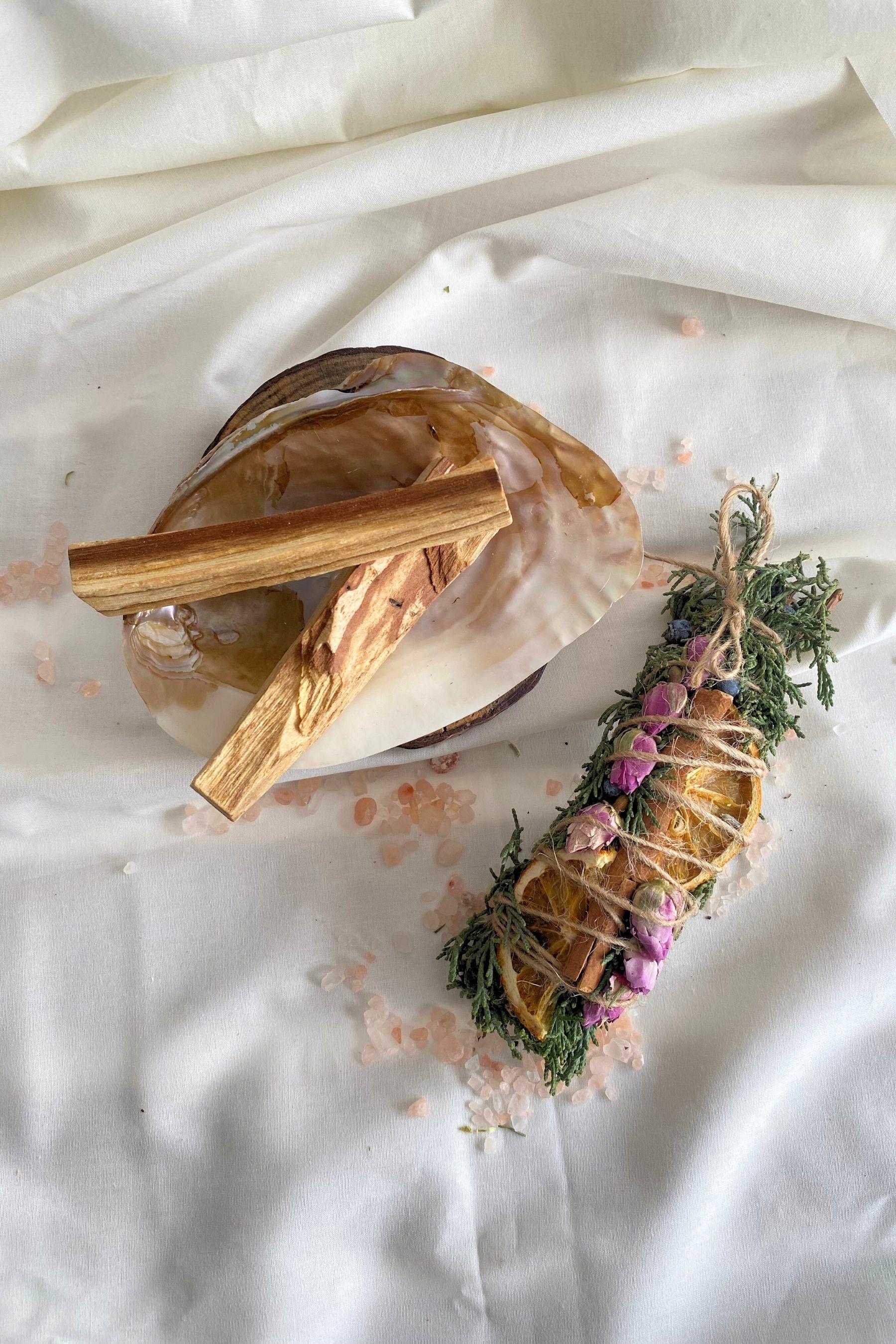 Reyo Bolluk Bereket Tütsü Demeti Arınma 3'lü Ritüel Set, 2 Adet Palo Santo ve Deniz Kabuğu ( Tuz Hediyeli)