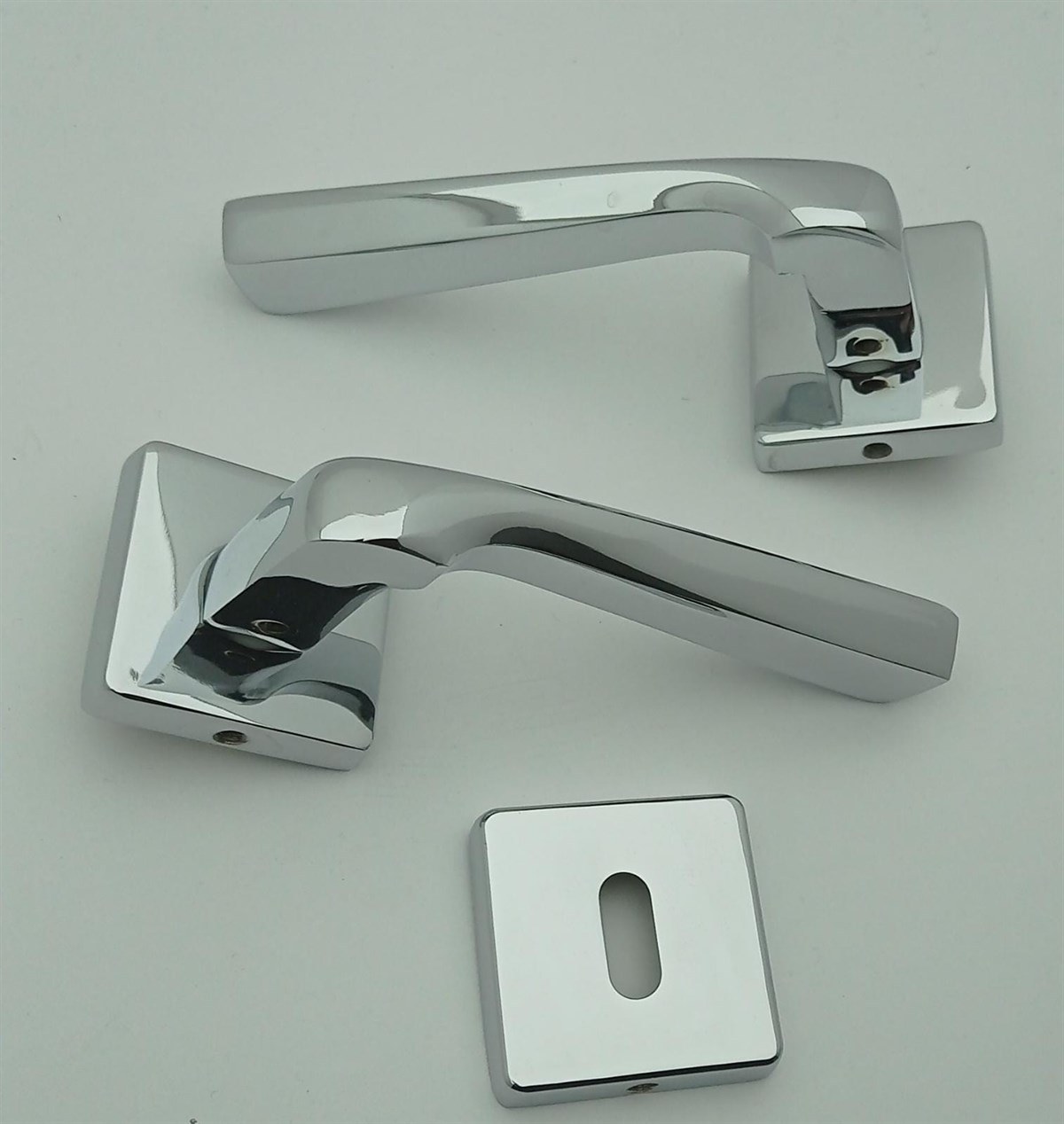 Sersan Emir Kare Rozetli Zamak Krom Kapıkolu 