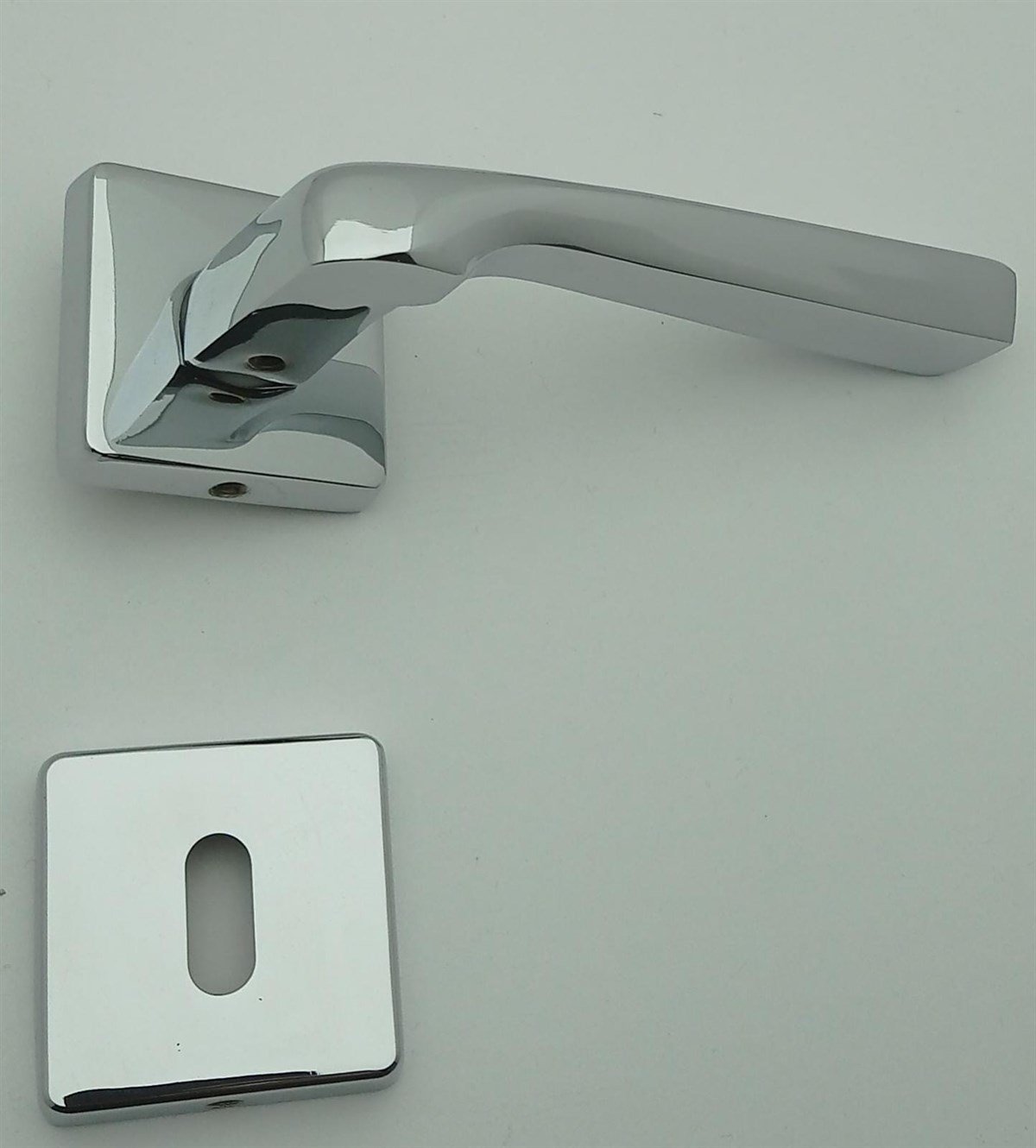 Sersan Emir Kare Rozetli Zamak Krom Kapıkolu 