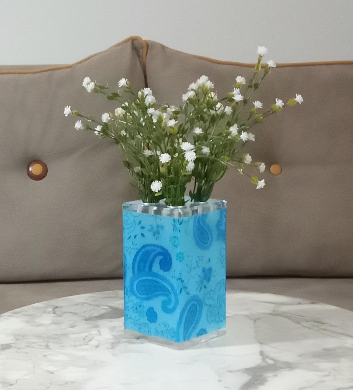 Vazoda Çiçek,Beyaz Yapay Çiçek,Vazo Dekoratif Mavi  7X7X17Cm 