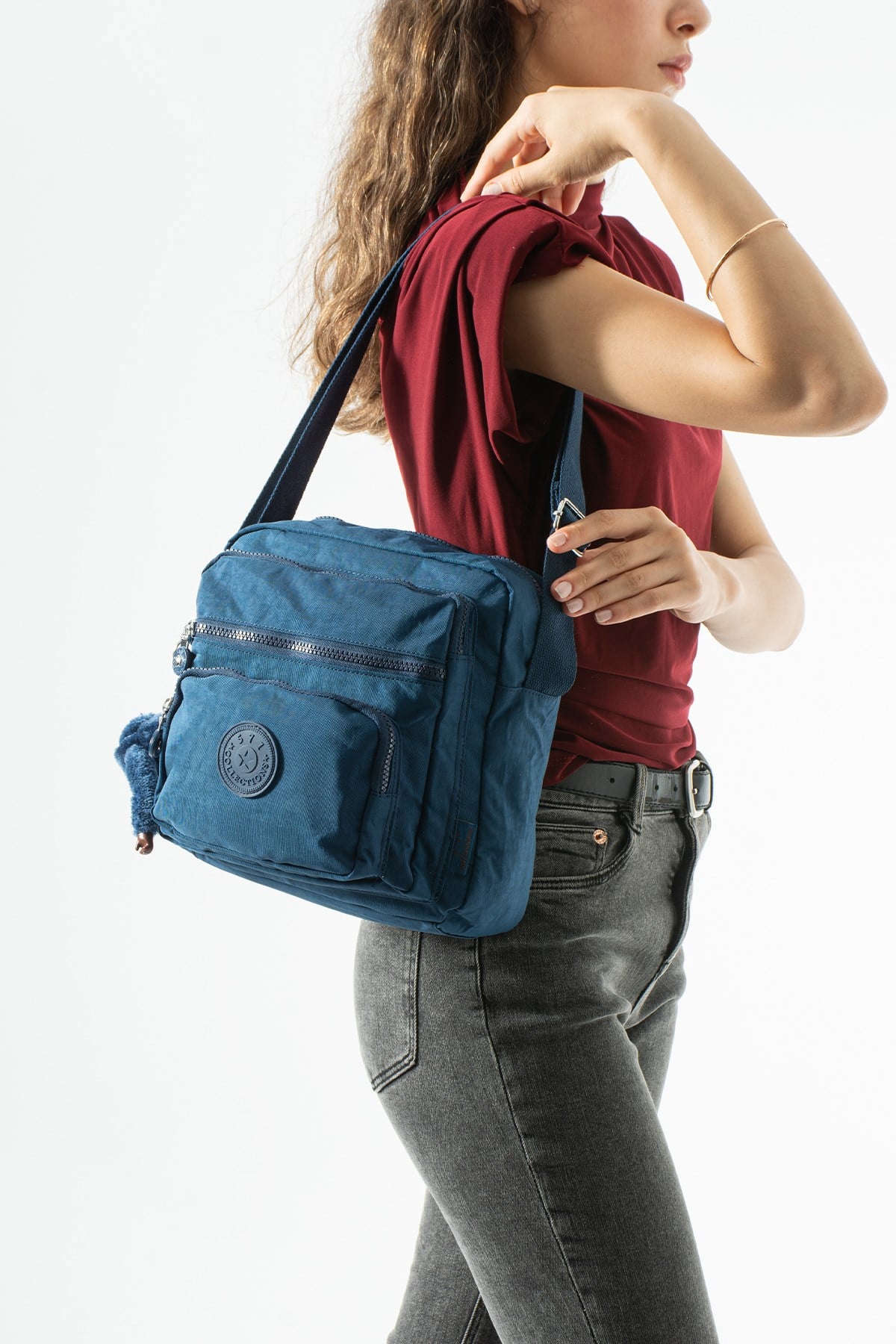 Ultra hafif, çok cepli , çok bölmeli Çapraz askılı Postacı çanta (spor, seyahat, gündelik ) Lacivert Model: 571-6U