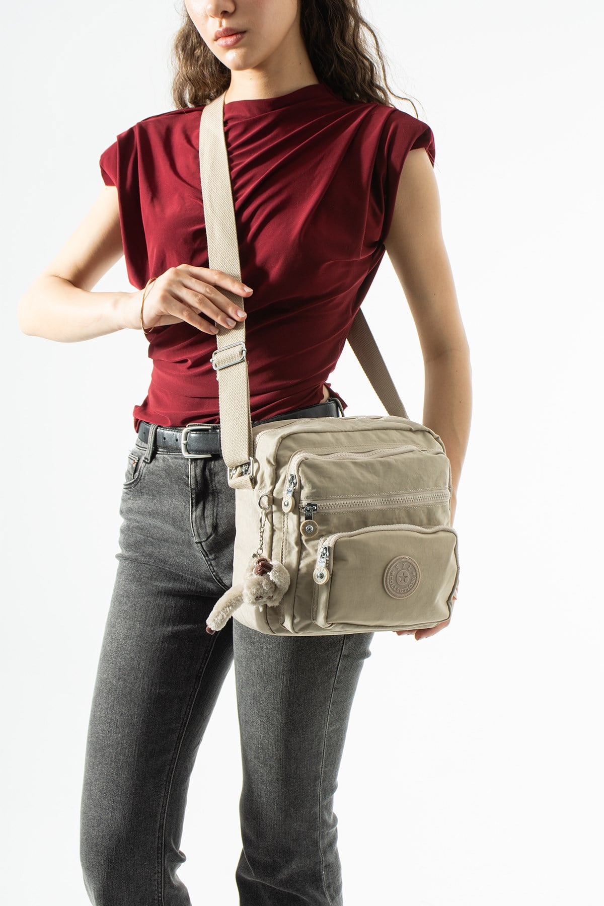 Ultra hafif, çok cepli , çok bölmeli Çapraz askılı Postacı çanta (spor, seyahat, gündelik ) Bej Model: 571-6U