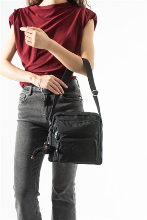 Ultra hafif, çok cepli , çok bölmeli Çapraz askılı Postacı çanta (spor, seyahat, gündelik ) Siyah Model: 571-6U