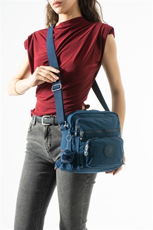 Ultra hafif, çok cepli , çok bölmeli Çapraz askılı Postacı çanta (spor, seyahat, gündelik ) Lacivert Model: 571-6U