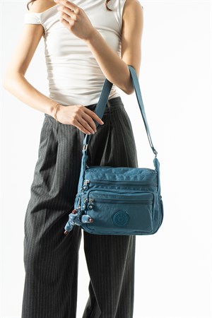 Ultra hafif, çok cepli , çok bölmeli çapraz askılı Postacı Çanta (spor, seyahat, gündelik) Mavi Model: 571-6A