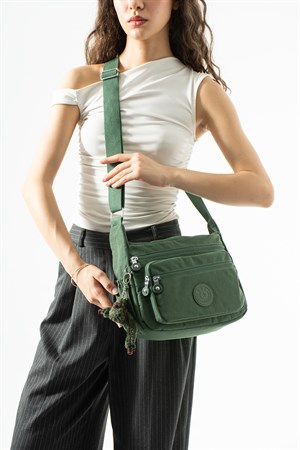 Ultra hafif, çok cepli , çok bölmeli çapraz askılı Postacı Çanta (spor, seyahat, gündelik) Yeşil Model: 571-6A