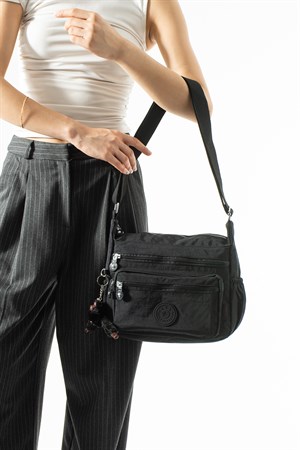 Ultra hafif, çok cepli , çok bölmeli çapraz askılı Postacı Çanta (spor, seyahat, gündelik) Siyah (Model: 571-6A) 
