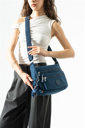 Ultra hafif, çok cepli , çok bölmeli çapraz askılı Postacı Çanta (spor, seyahat, gündelik) Lacivert Model: 571-6A