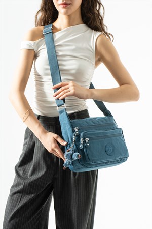 Ultra hafif, çok cepli , çok bölmeli çapraz askılı Postacı Çanta (spor, seyahat, gündelik) Mavi Model: 571-6A