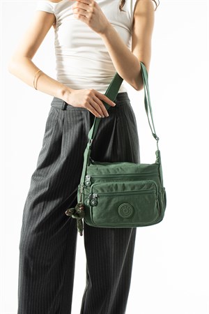 Ultra hafif, çok cepli , çok bölmeli çapraz askılı Postacı Çanta (spor, seyahat, gündelik) Yeşil Model: 571-6A