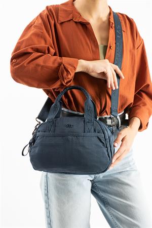 Yumuşak Dokulu Ultra Hafif, Esnek ve Su Geçirmez Polyamid Kumaş Omuz ve Kol Çantası Lacivert Model: (571-13-14H)