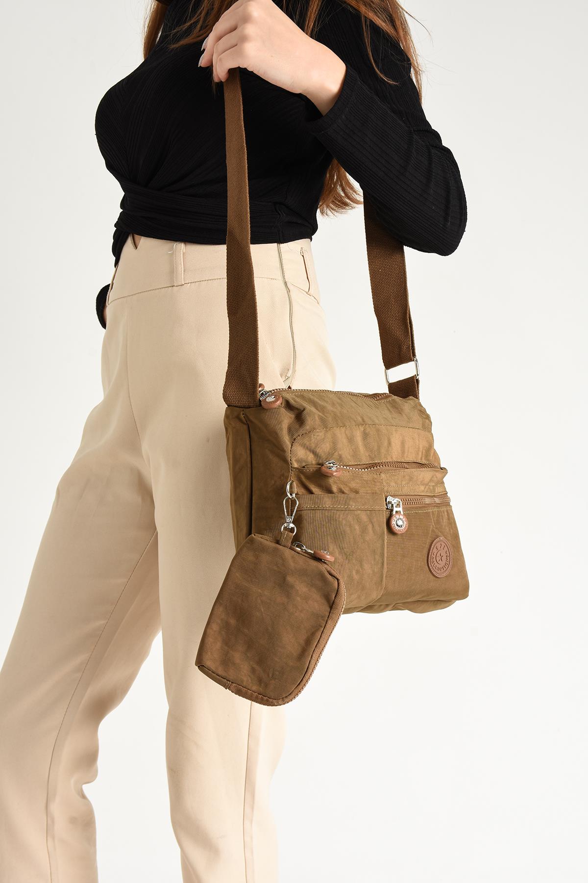 Çapraz Askılı Ultra Hafif Çok Cepli Bayan Omuz Çantası Taba (Model: 571-6I)