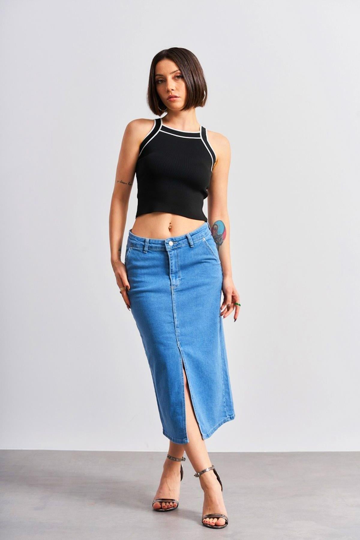 Şerit Detaylı Askılı Triko Atlet