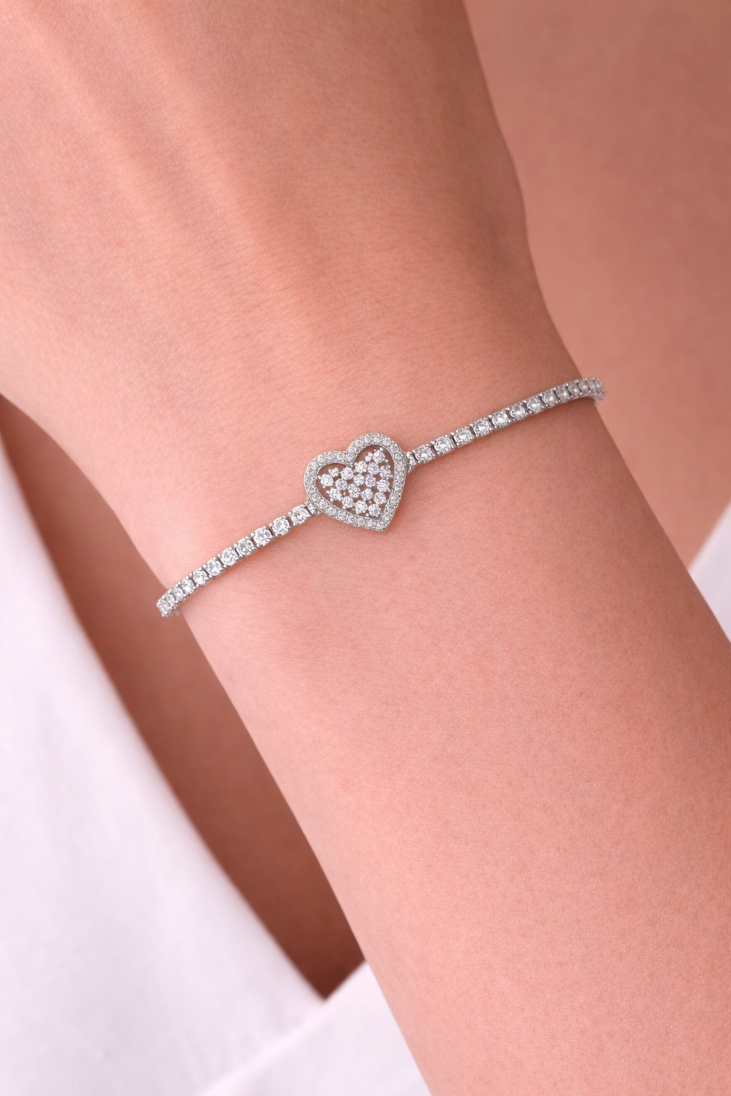 Kalp Detaylı Su Yolu Çelik Bileklik