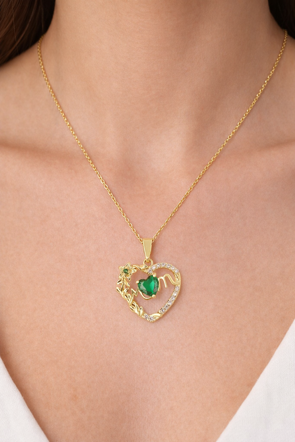 M Harfli Kalp Detaylı Çelik Kolye