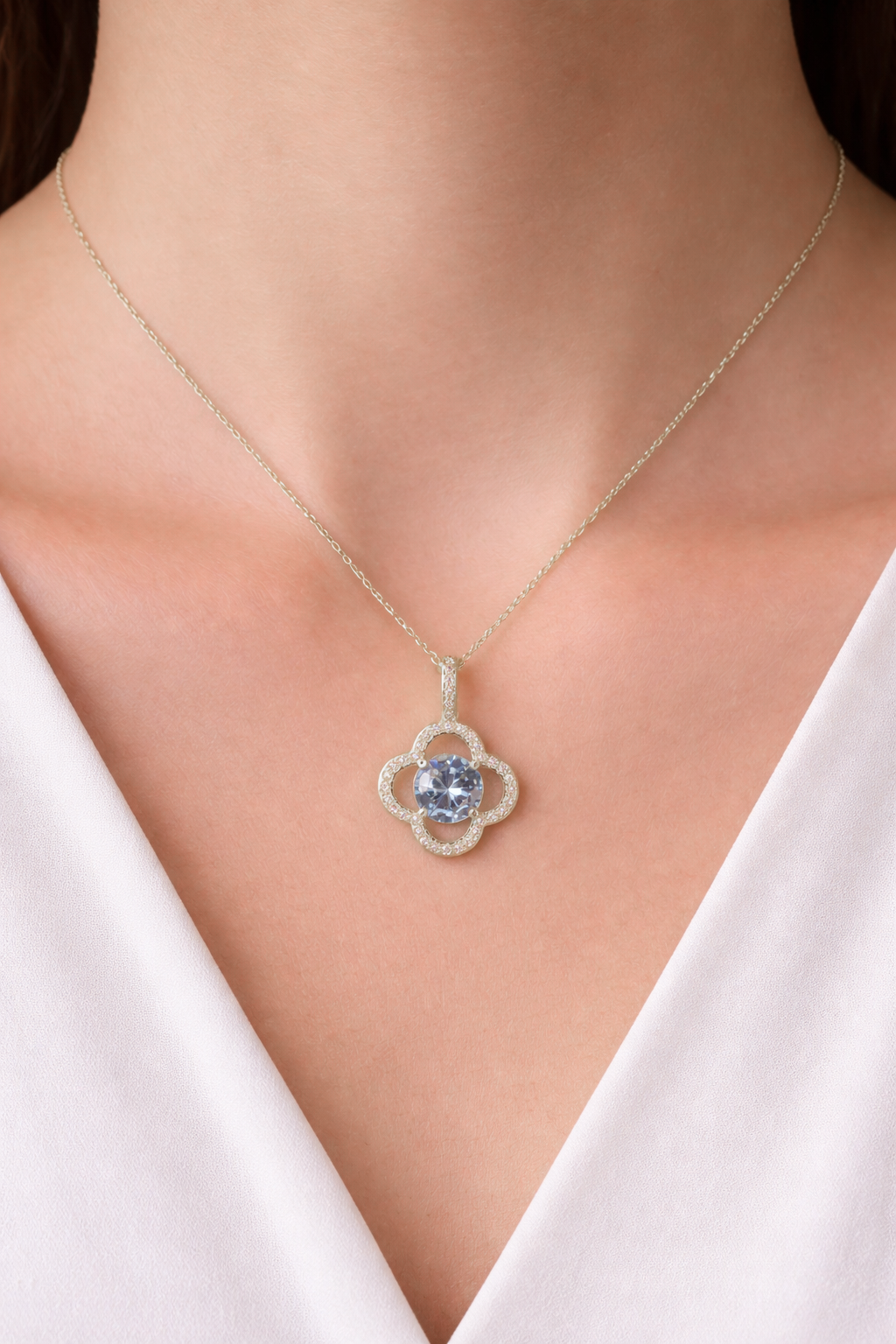 Tek Taş Yonca Detaylı Çelik Kolye