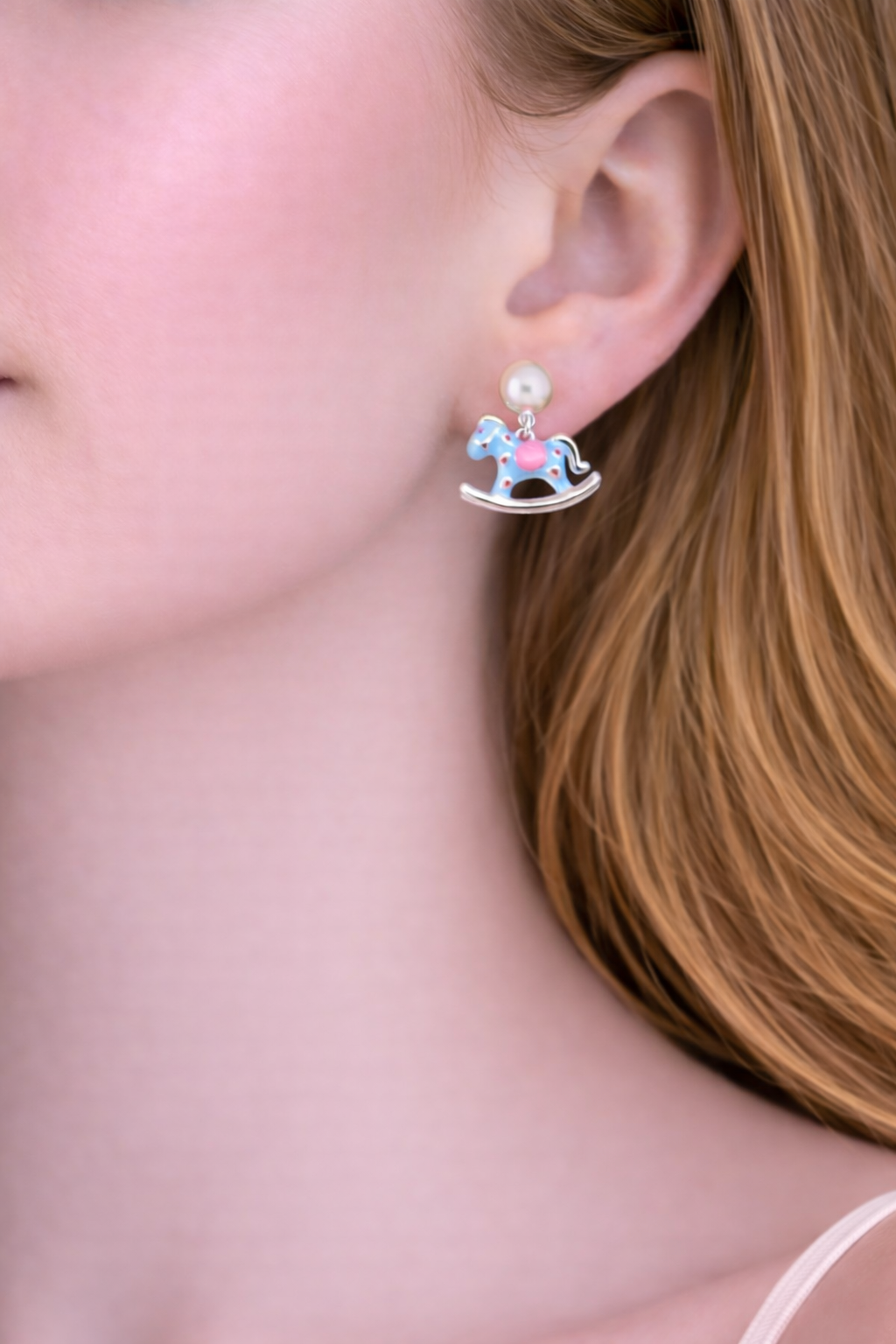 Atlı Karınca Motifli Çelik Küpe