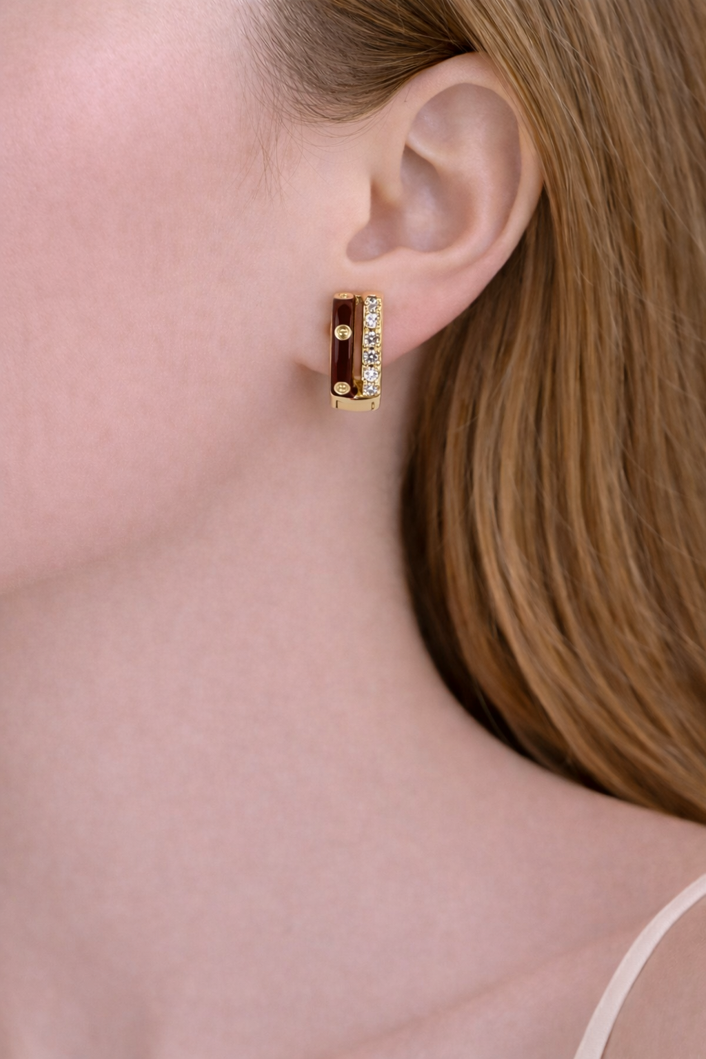 Halka Detaylı Çelik Küpe