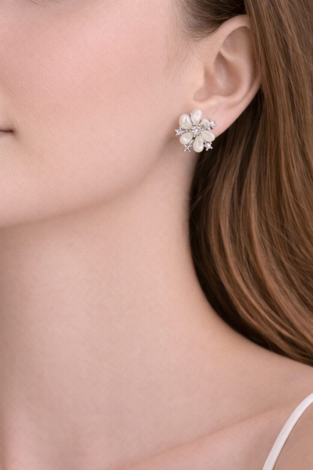 Sedef İşlemeli Çelik Küpe