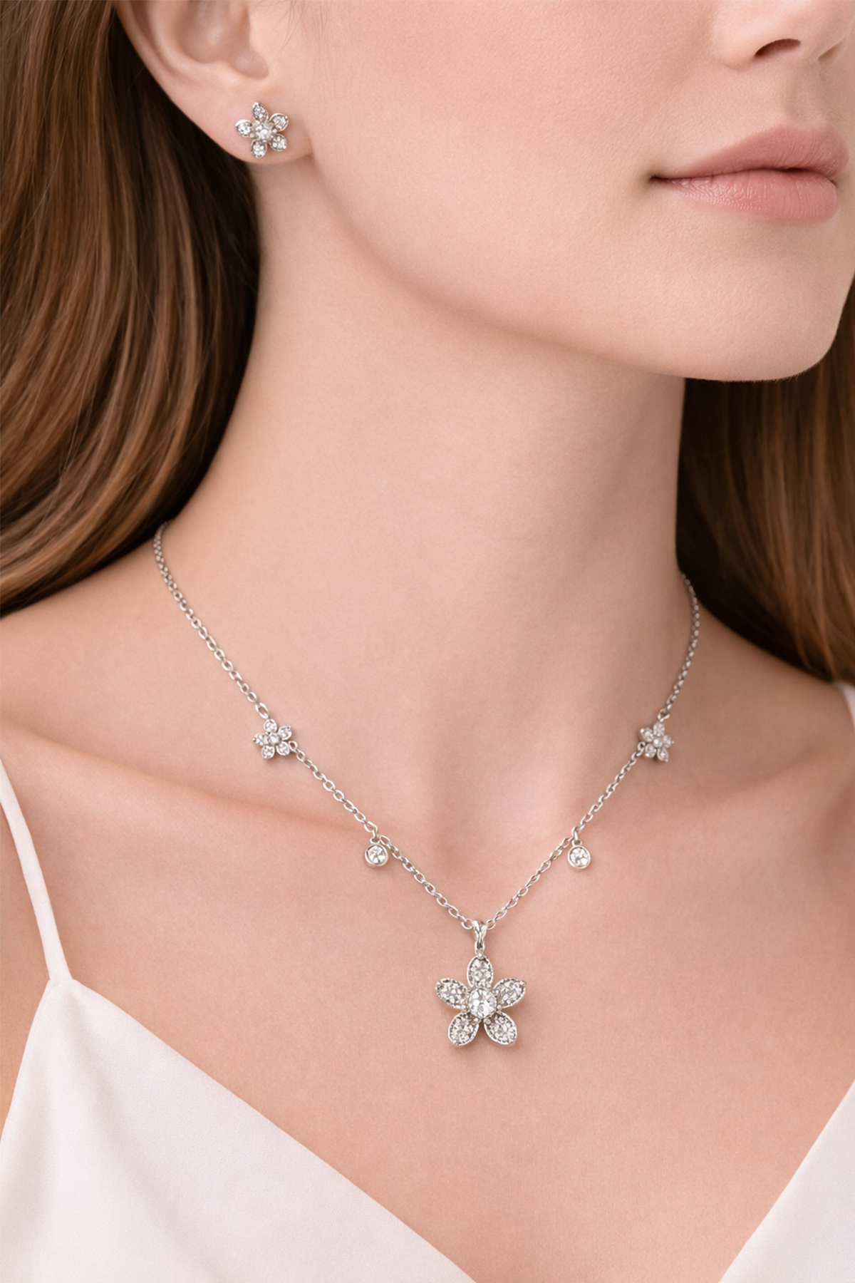 Çiçek Detaylı Çelik Takı Set