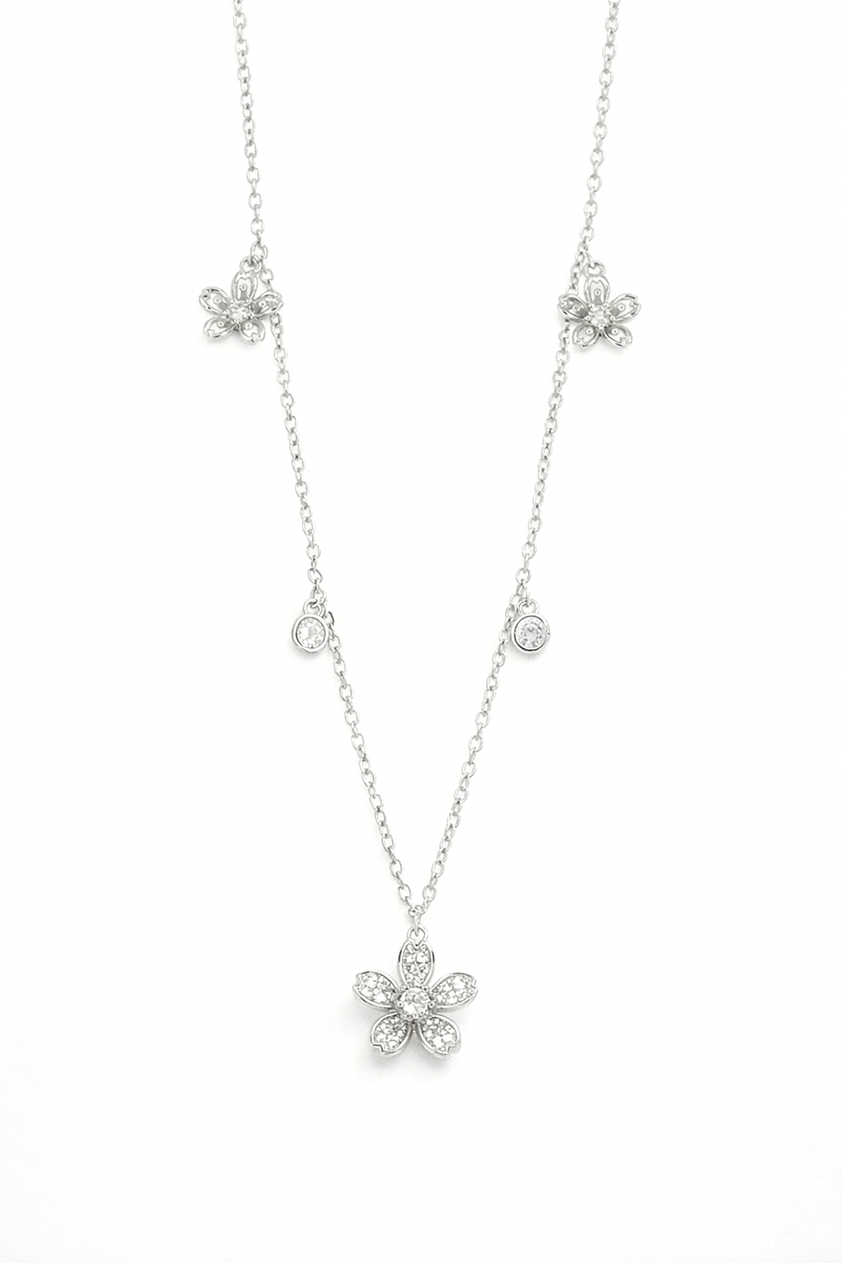 Çiçek Detaylı Çelik Takı Set