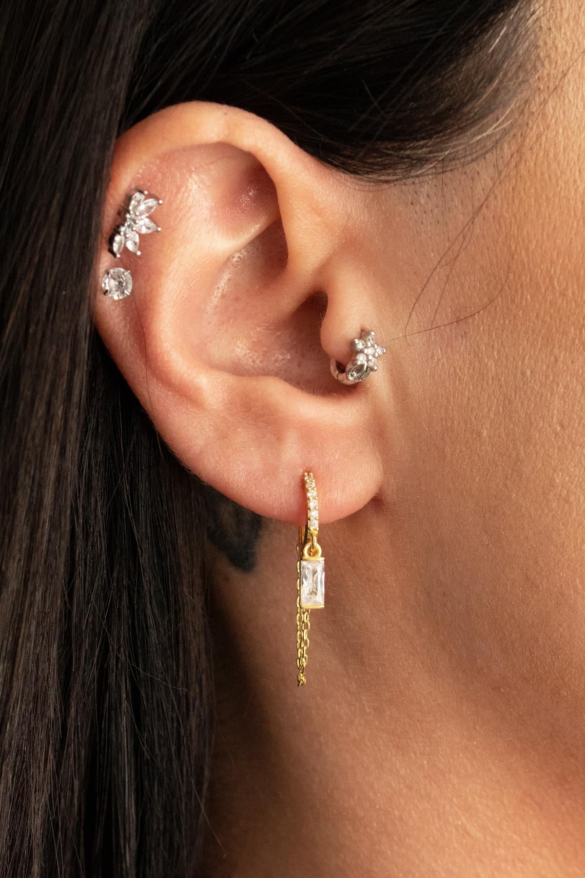 925 Ayar Gümüş Baget Taşlı Zincir Detaylı Küpe 