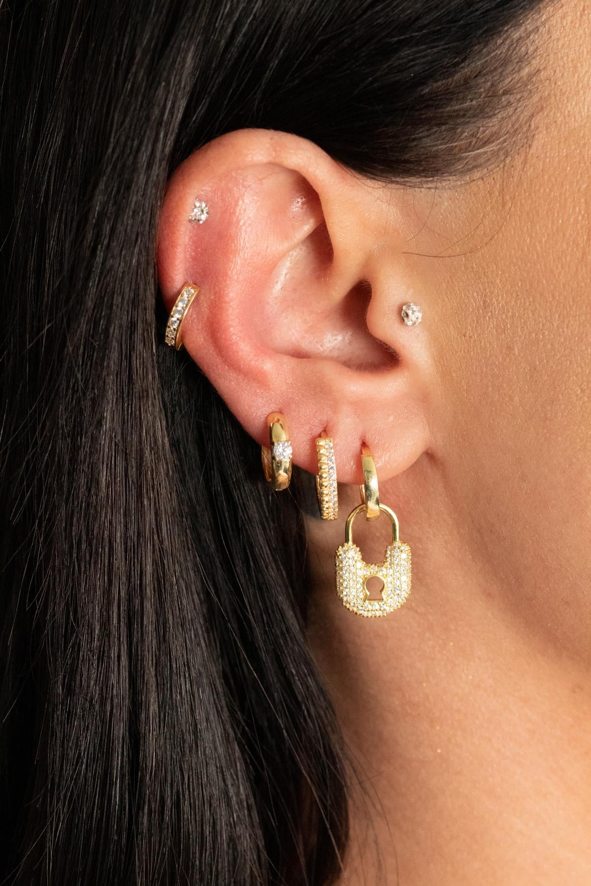 925 Ayar Gümüş Taş İşlemeli Halka Küpe 