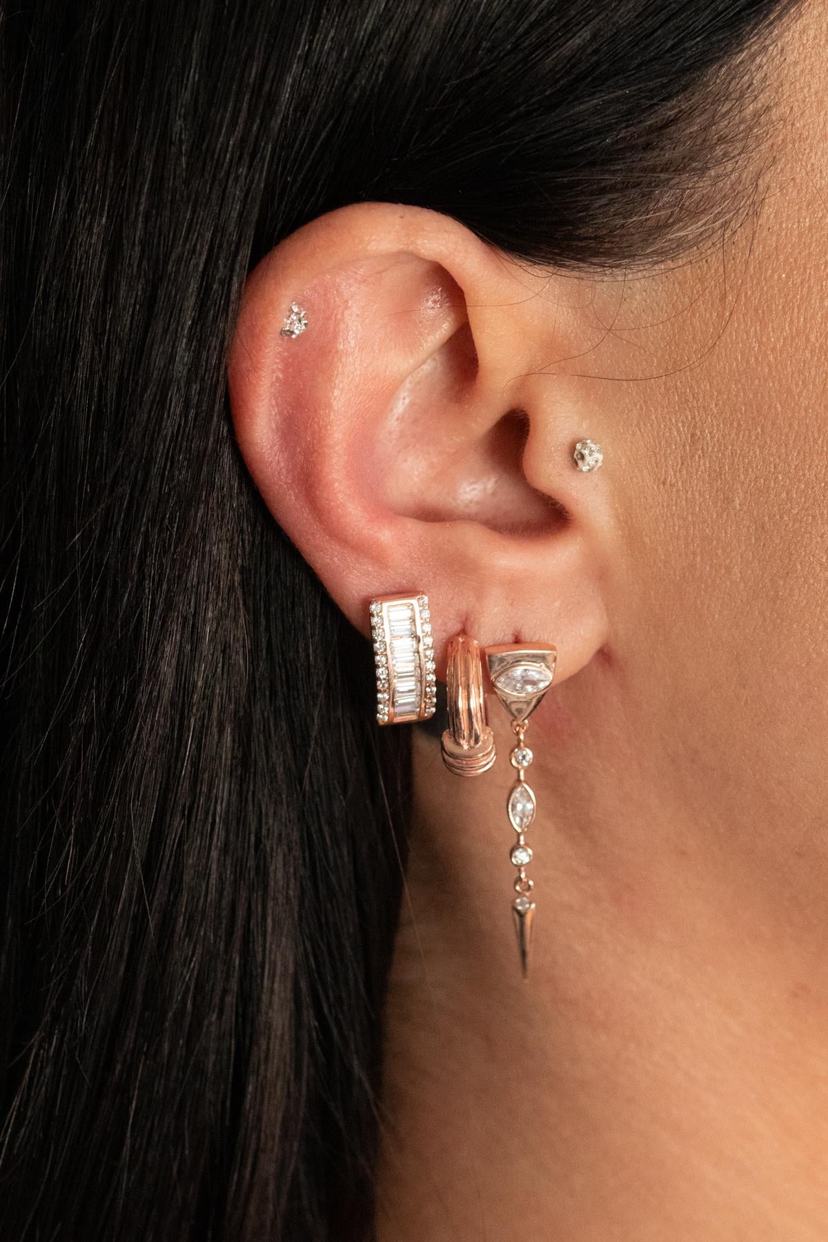 925 Ayar Gümüş Çizgisel Tasarım Kanca Küpe 