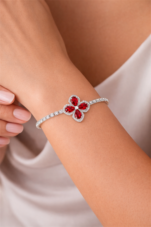 Çiçek Motifli Çelik Bileklik