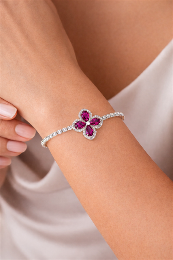 Çiçek Motifli Çelik Bileklik