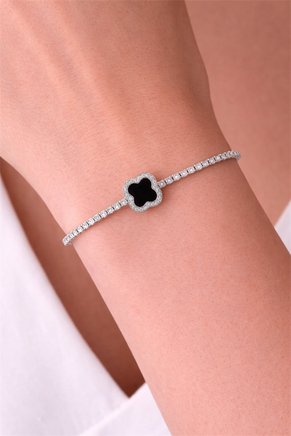 Yonca Motifli Su Yolu Çelik Bileklik