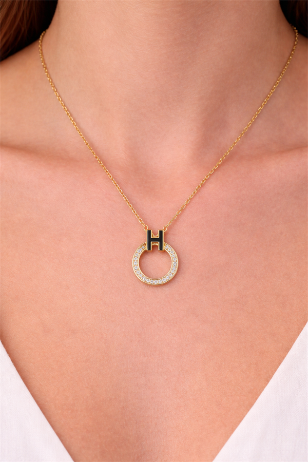 Oval Tasarım H Harfi Çelik Kolye