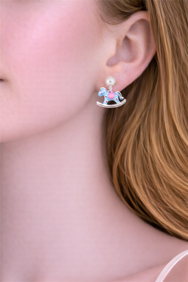 Atlı Karınca Motifli Çelik Küpe