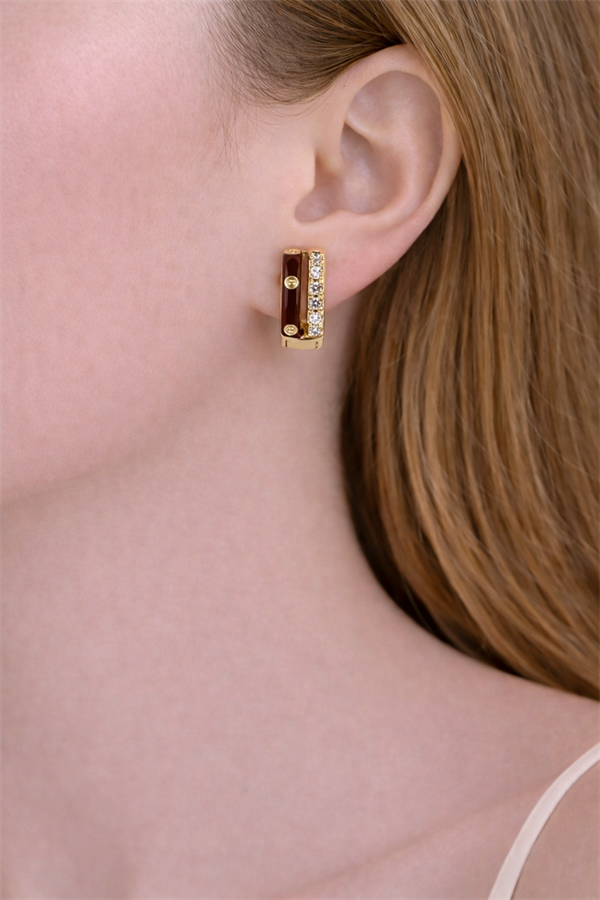 Halka Detaylı Çelik Küpe