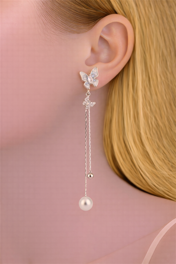 Taş İşlemeli Kelebek Tasarım Çelik Küpe