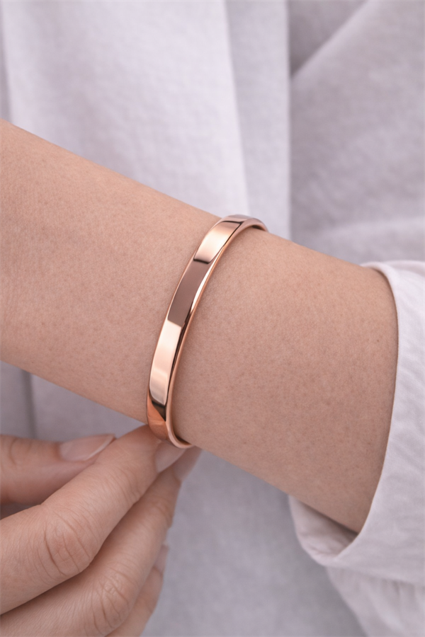 Simple Nobility Handcuff Bracelet